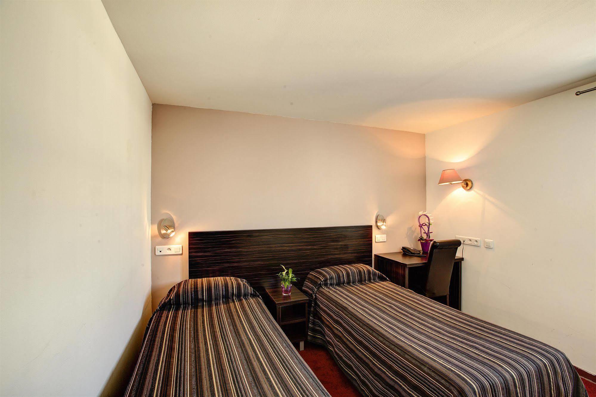 Hotel Sénia Orly Kültér fotó