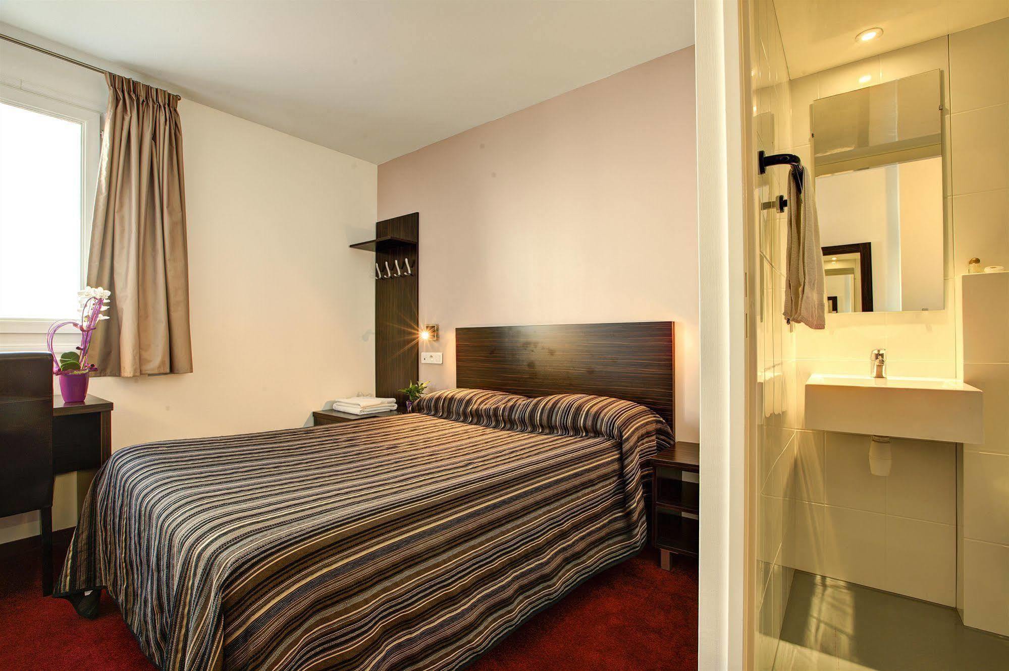 Hotel Sénia Orly Kültér fotó